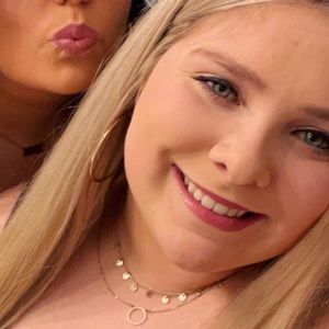 Meet your Posher, Alyssa